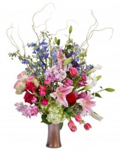 A pinnacle of class with a touch of sass, the Wondrous Beauty Arrangement is sure to wow and woo.