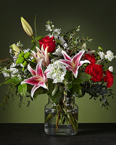 <p>Inspired by the crisp colors of a candy cane, our Peppermint Swirl Bouquet is a fun and festive holiday delight. The starfighter lily's white exterior will bloom with bright color on the inside, complementing the classic ruby carnations.</p>